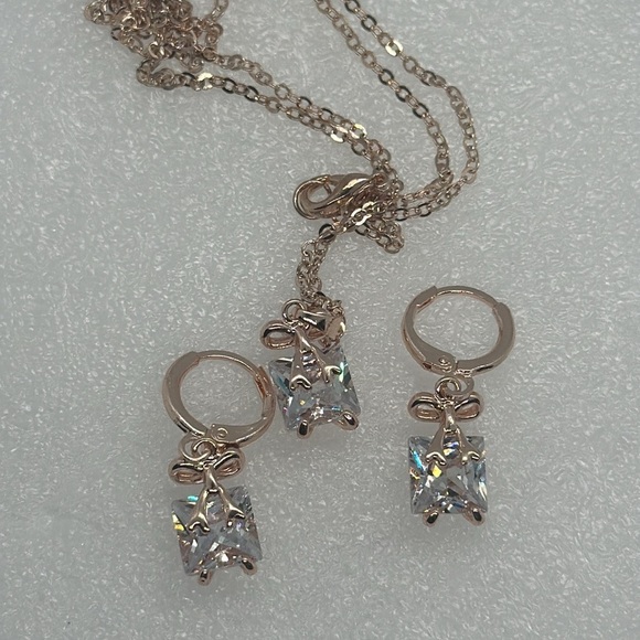 Elegant Rose Gold-Tone Cubic Zirconia Bow Necklace and Earrings Set - Picture 6 of 11